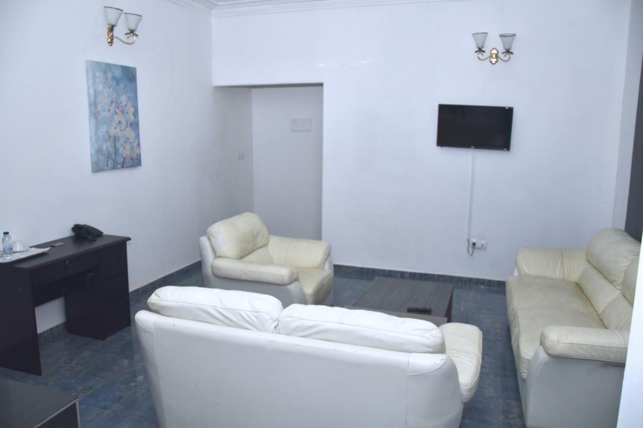 Hotel La Couronne Rw Yaounde Luaran gambar